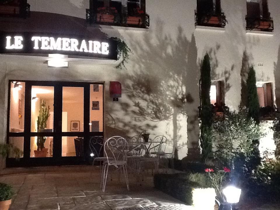 Hotel Le Temeraire Charolles Exterior foto